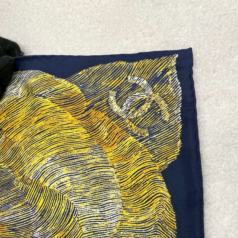 全新真品 現貨 CHANEL 藍 / 黃 山茶花 VIC限定 絲巾 方巾-6