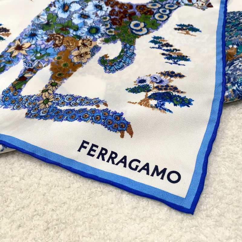 全新真品 現貨 Ferragamo 動物 印花 絲巾 象牙白色 100%絲綢-4