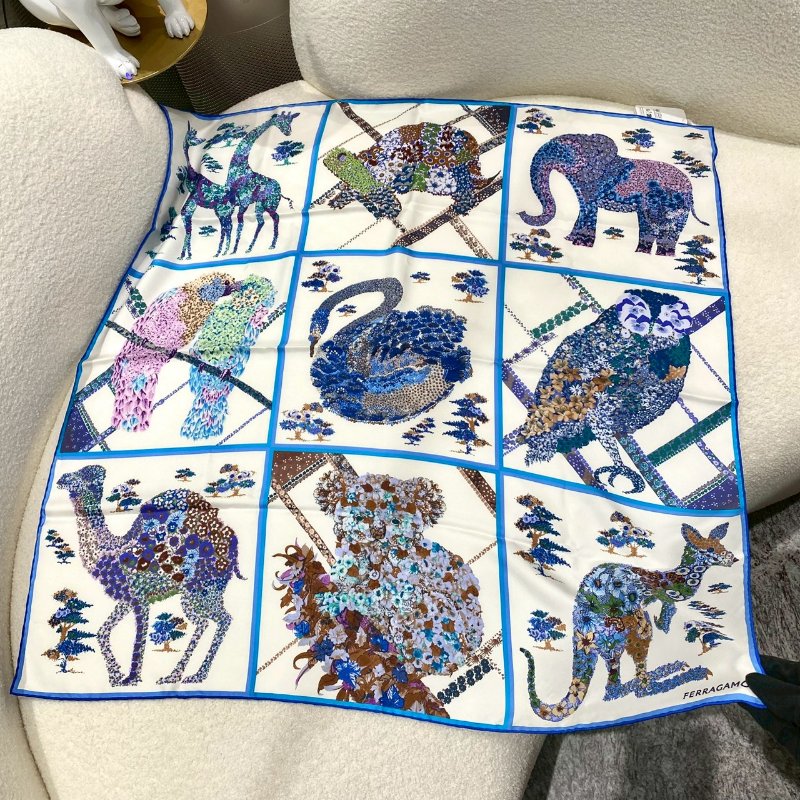 全新真品 現貨 Ferragamo 動物 印花 絲巾 象牙白色 100%絲綢-5