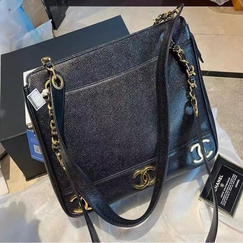 Chanel 黑金荔枝皮金球奶粉包