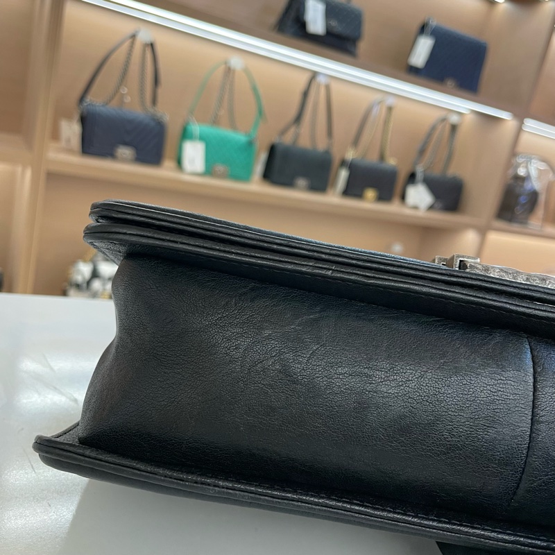 CHANEL+香奈儿leboy 中號 深蓝色菱格纹牛皮银扣铆钉装饰链条包-4