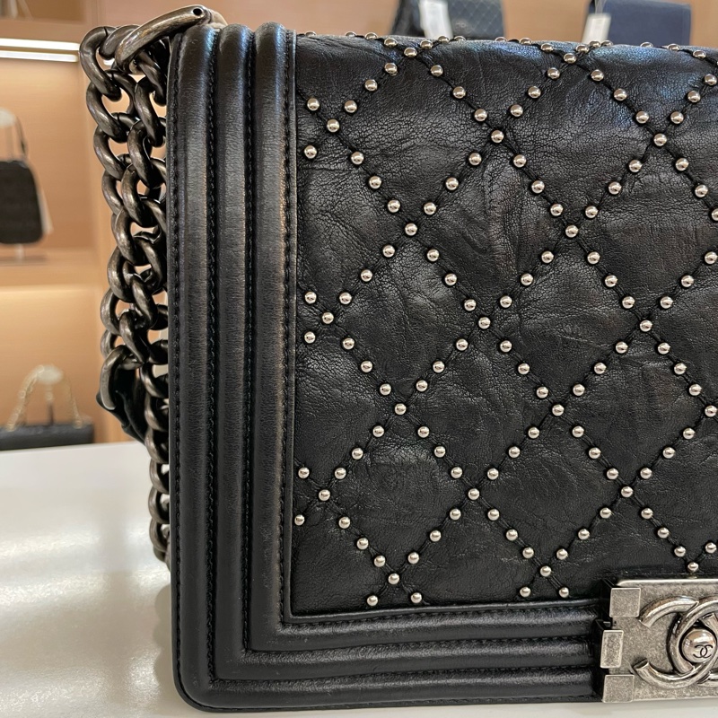 CHANEL+香奈儿leboy 中號 深蓝色菱格纹牛皮银扣铆钉装饰链条包-7