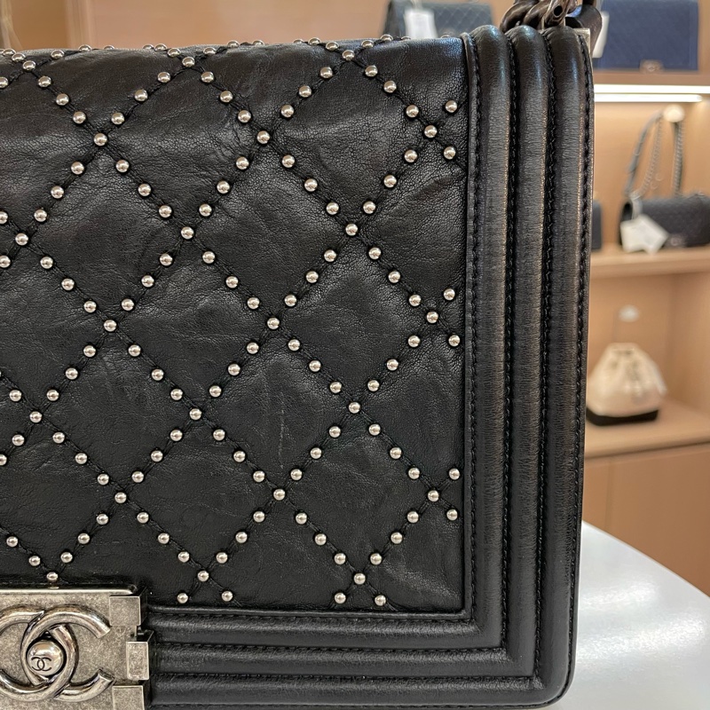 CHANEL+香奈儿leboy 中號 深蓝色菱格纹牛皮银扣铆钉装饰链条包-8