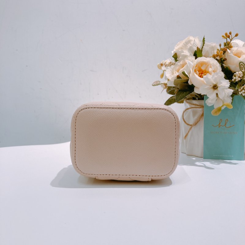 TW4749 Chanel 香奈兒 迷你裸色盒子斜背包Vanity Case With Chain Caviar Beige x GHW-5