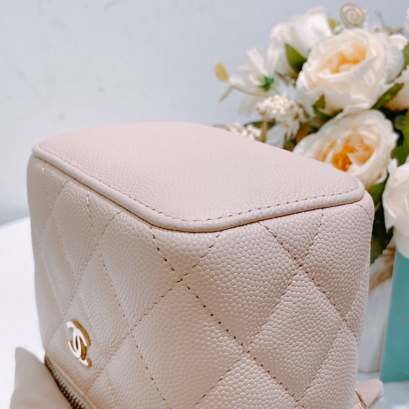 TW4749 Chanel 香奈兒 迷你裸色盒子斜背包Vanity Case With Chain Caviar Beige x GHW-7
