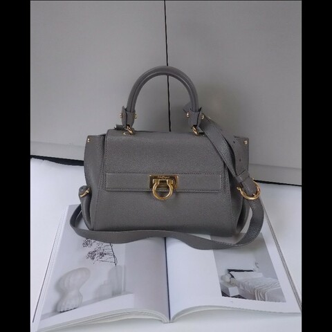 Ferragamo 金釦灰皮兩用包 Sofia