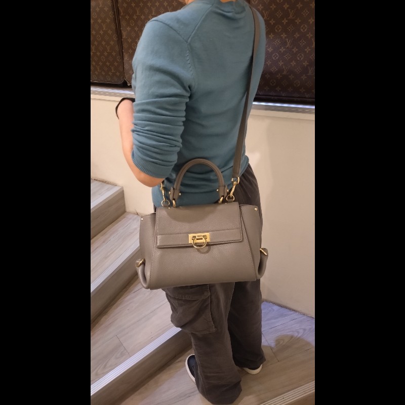 Ferragamo 金釦灰皮兩用包 Sofia-3