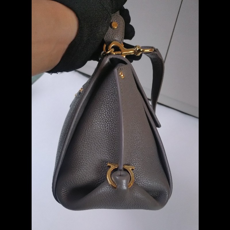 Ferragamo 金釦灰皮兩用包 Sofia-11