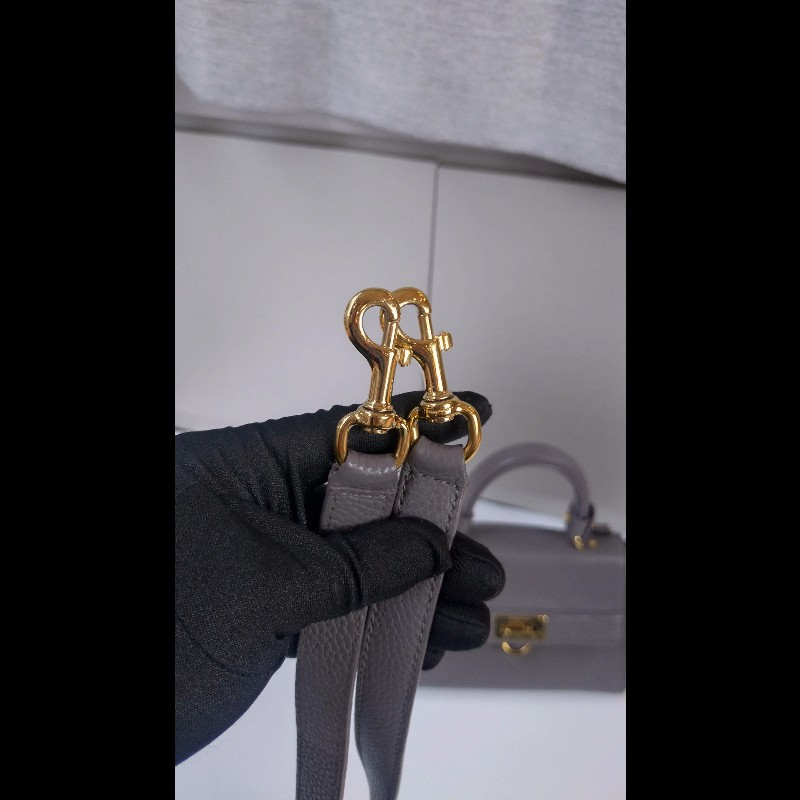 Ferragamo 金釦灰皮兩用包 Sofia-31