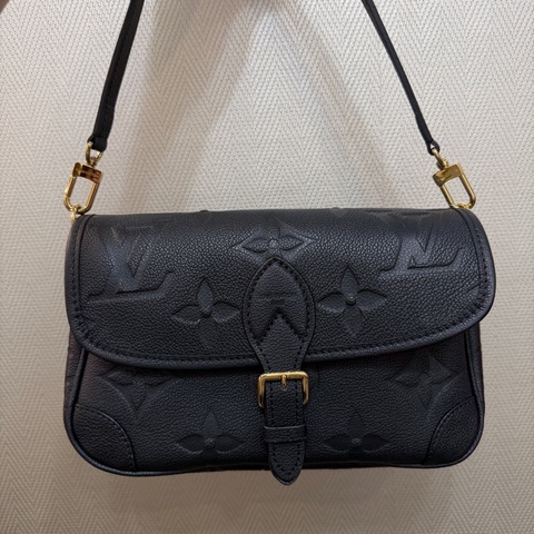 LV 黑牛皮壓紋Diane金釦手提肩斜背包M46386