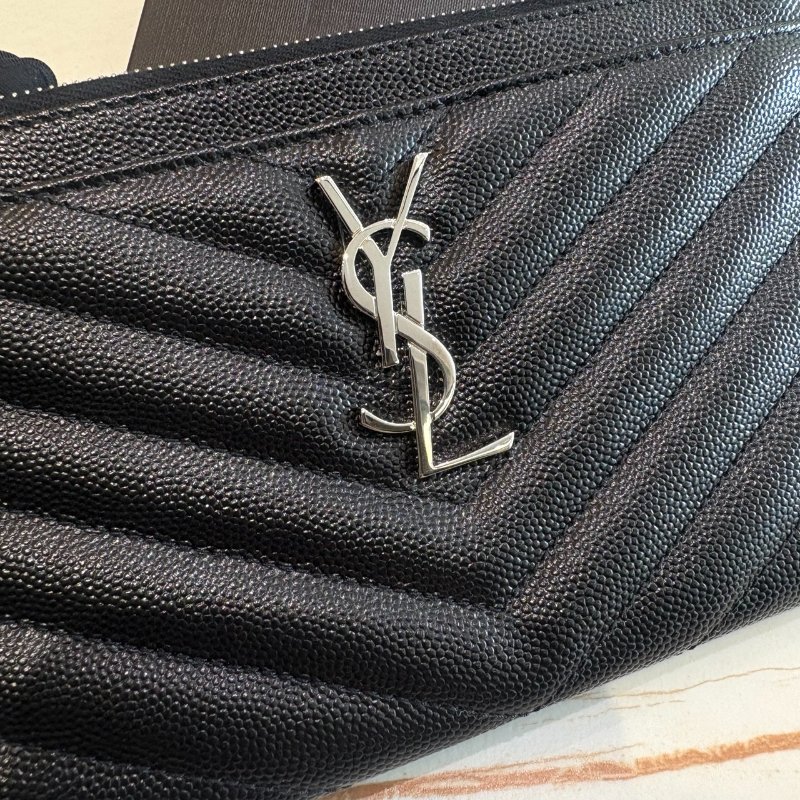 *SHIHNA名牌精品* YSL黑銀 魚子醬紋皮革Monogram 信封手拿包-1