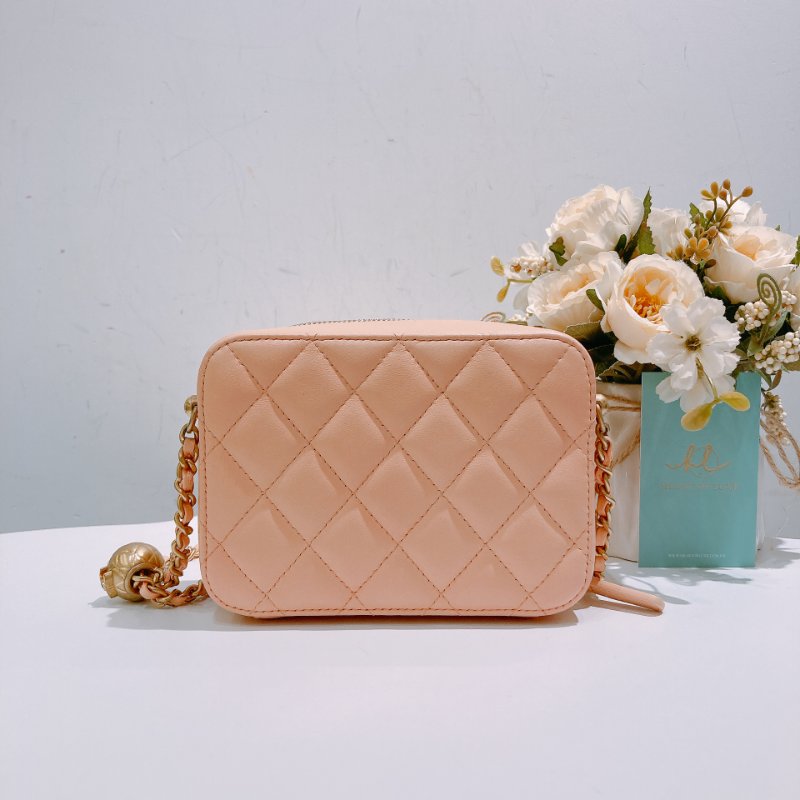 TW4751 Chanel 香奈兒小羊皮珊瑚粉金球相機包 Camera Bag With Ball Chain Lambskin Coral Pink x GHW-2