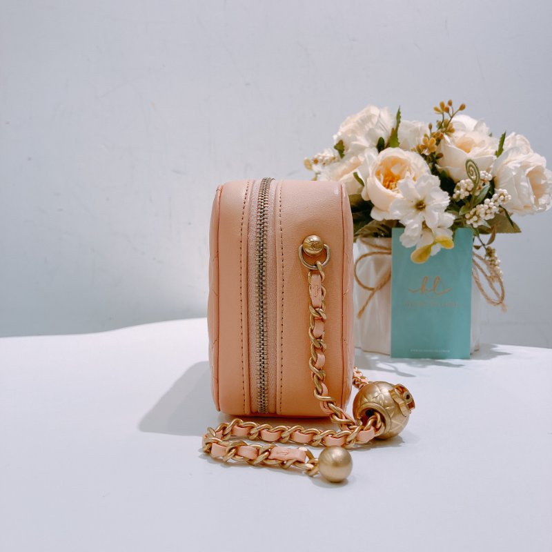 TW4751 Chanel 香奈兒小羊皮珊瑚粉金球相機包 Camera Bag With Ball Chain Lambskin Coral Pink x GHW-3