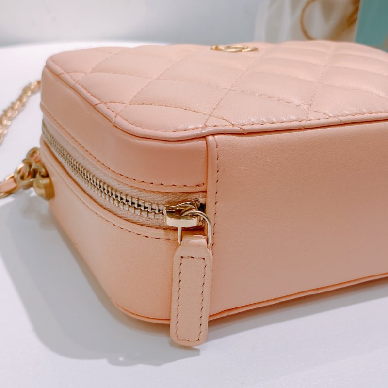 TW4751 Chanel 香奈兒小羊皮珊瑚粉金球相機包 Camera Bag With Ball Chain Lambskin Coral Pink x GHW-6