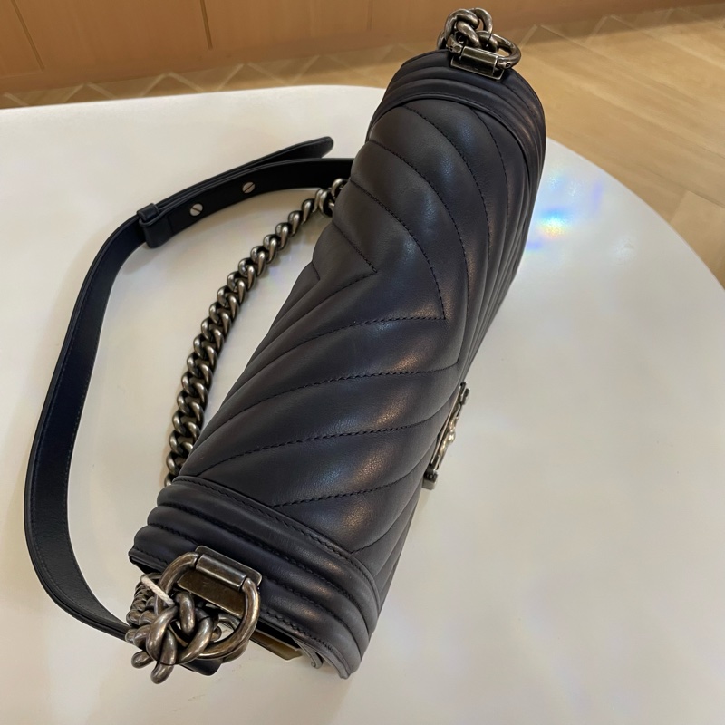 Chanel香奈儿海军蓝银扣leboy中号 V纹牛皮单肩斜挎链条包-4