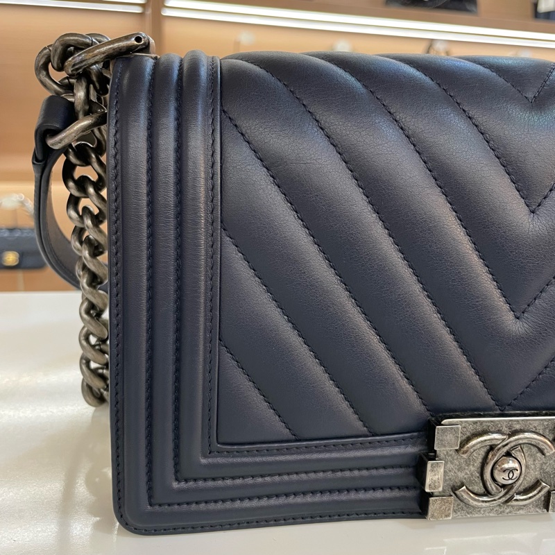 Chanel香奈儿海军蓝银扣leboy中号 V纹牛皮单肩斜挎链条包-5