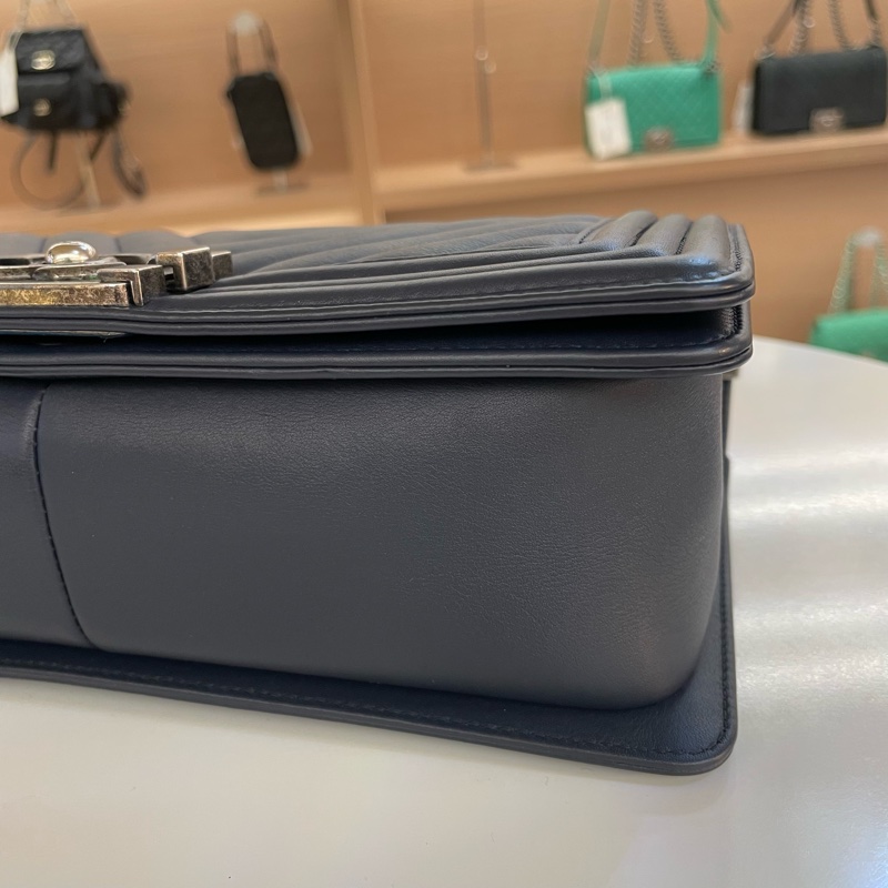 Chanel香奈儿海军蓝银扣leboy中号 V纹牛皮单肩斜挎链条包-8