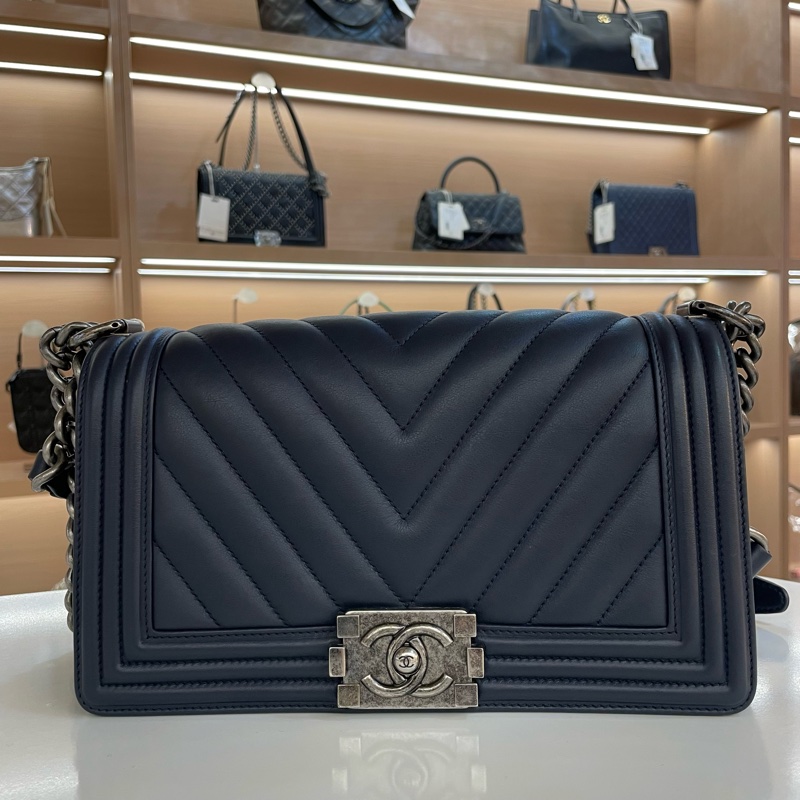 Chanel香奈儿海军蓝银扣leboy中号 V纹牛皮单肩斜挎链条包-9