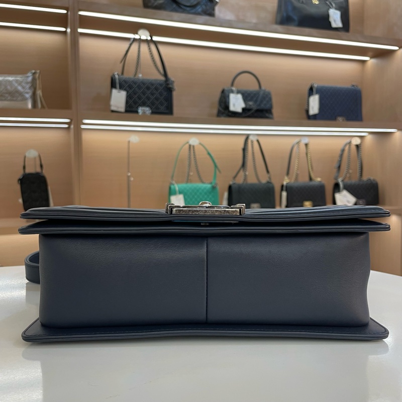 Chanel香奈儿海军蓝银扣leboy中号 V纹牛皮单肩斜挎链条包-11