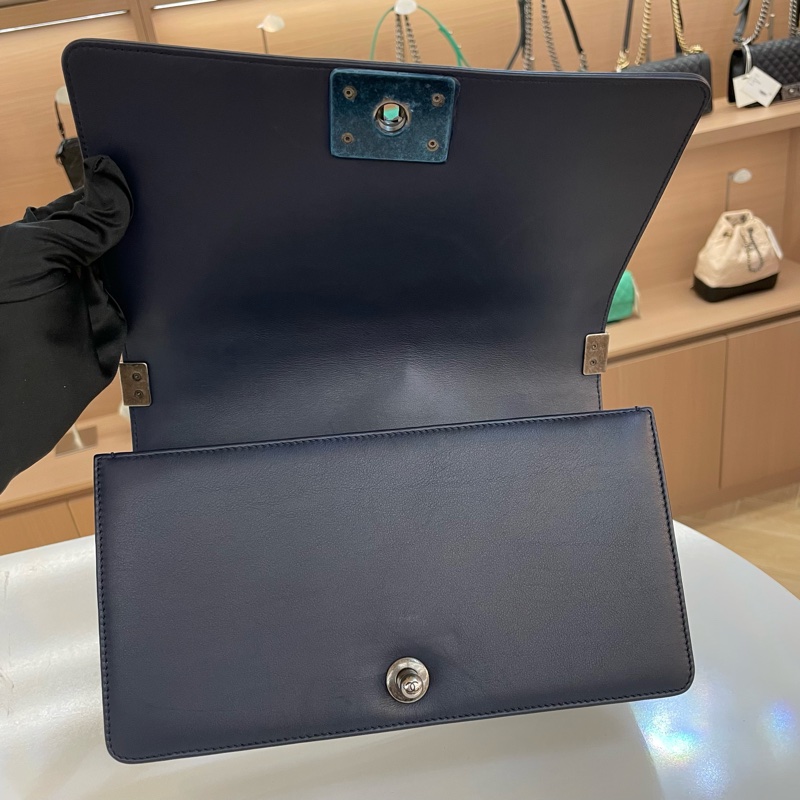 Chanel香奈儿海军蓝银扣leboy中号 V纹牛皮单肩斜挎链条包-12