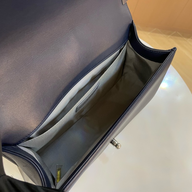 Chanel香奈儿海军蓝银扣leboy中号 V纹牛皮单肩斜挎链条包-13