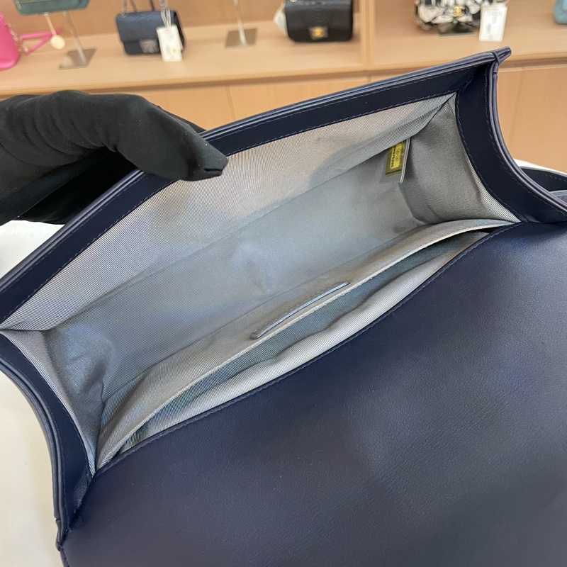 Chanel香奈儿海军蓝银扣leboy中号 V纹牛皮单肩斜挎链条包-14