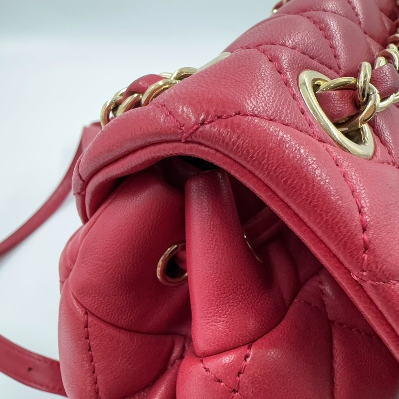 CHANEL紅色菱格紋羊皮金釦雙肩後背包-7