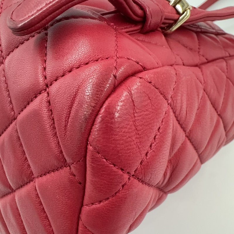 CHANEL紅色菱格紋羊皮金釦雙肩後背包-12