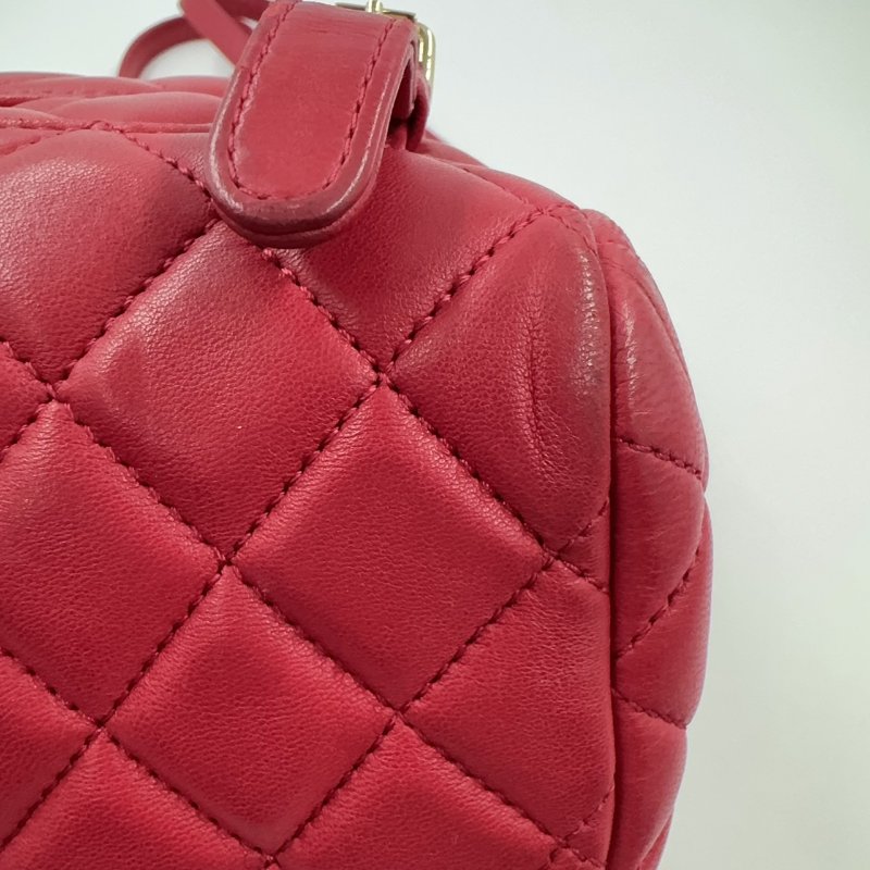 CHANEL紅色菱格紋羊皮金釦雙肩後背包-15