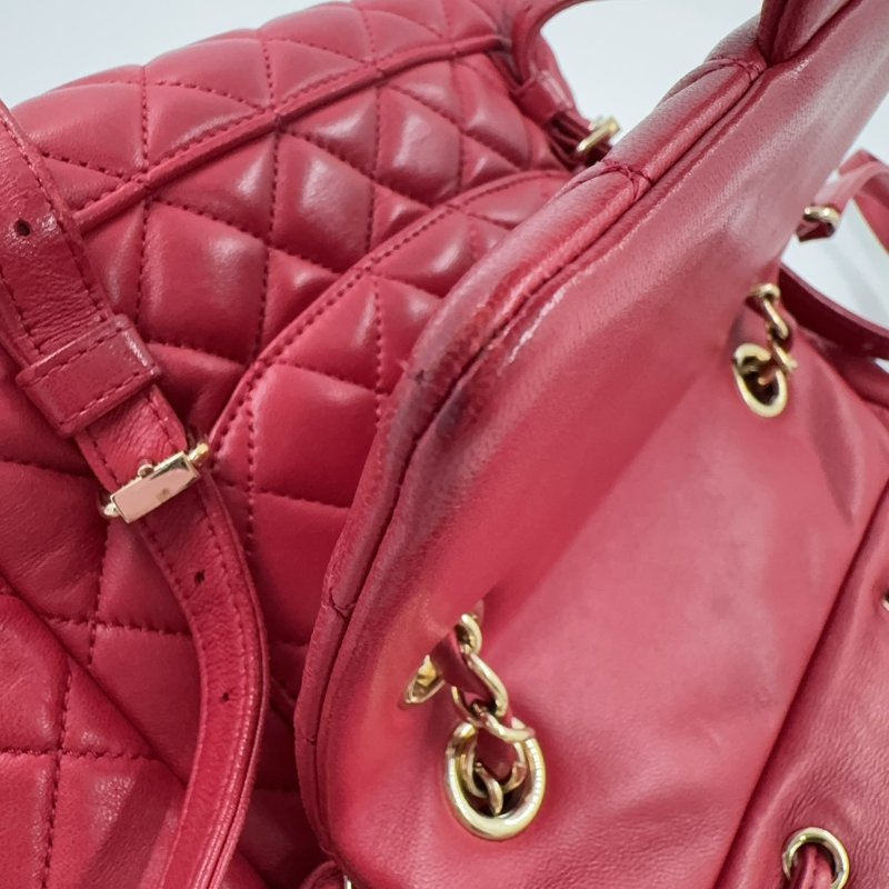 CHANEL紅色菱格紋羊皮金釦雙肩後背包-16