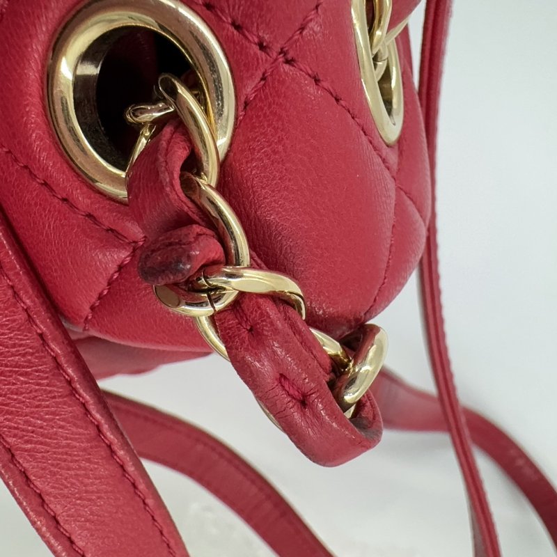 CHANEL紅色菱格紋羊皮金釦雙肩後背包-17