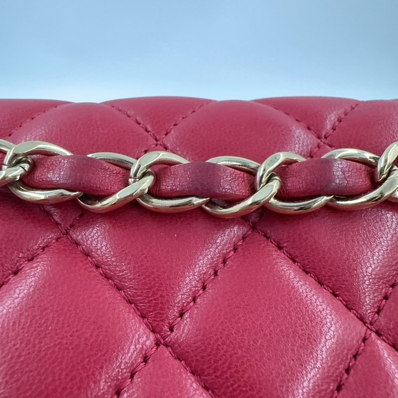 CHANEL紅色菱格紋羊皮金釦雙肩後背包-19