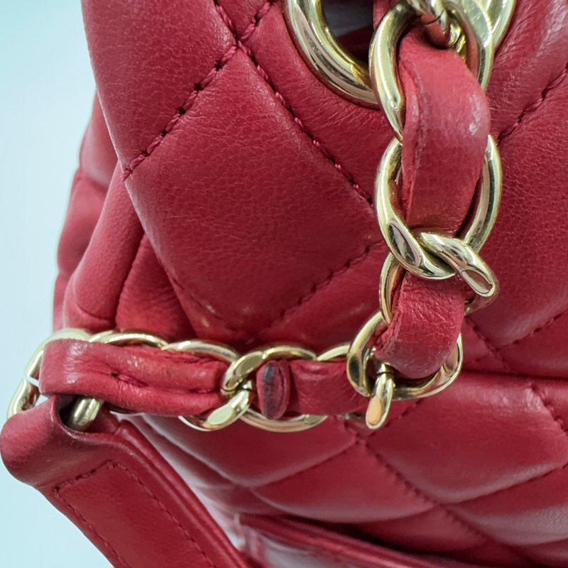 CHANEL紅色菱格紋羊皮金釦雙肩後背包-29