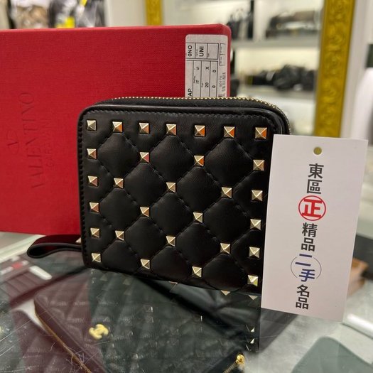 東區正精品㊣VALENTINO 范倫鐵諾黑色全皮鉚釘釦子拉鍊短夾 RZ3771-5