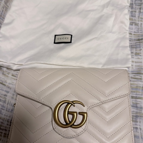 超低價 GUCCI MARMONT系列 仿舊金色雙G LOGO 山字紋WOC 米白金斜背WOC 包