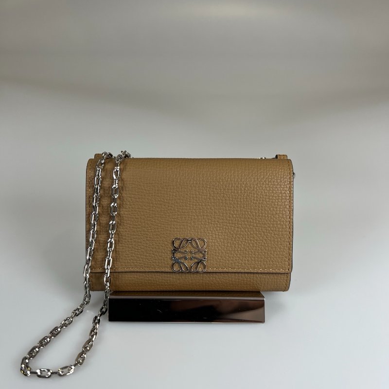 LOEWE  棕銀扣迷你小鍊包-0