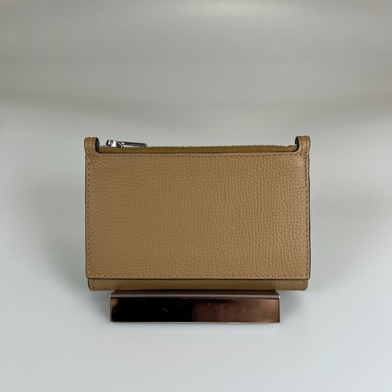 LOEWE  棕銀扣迷你小鍊包-1