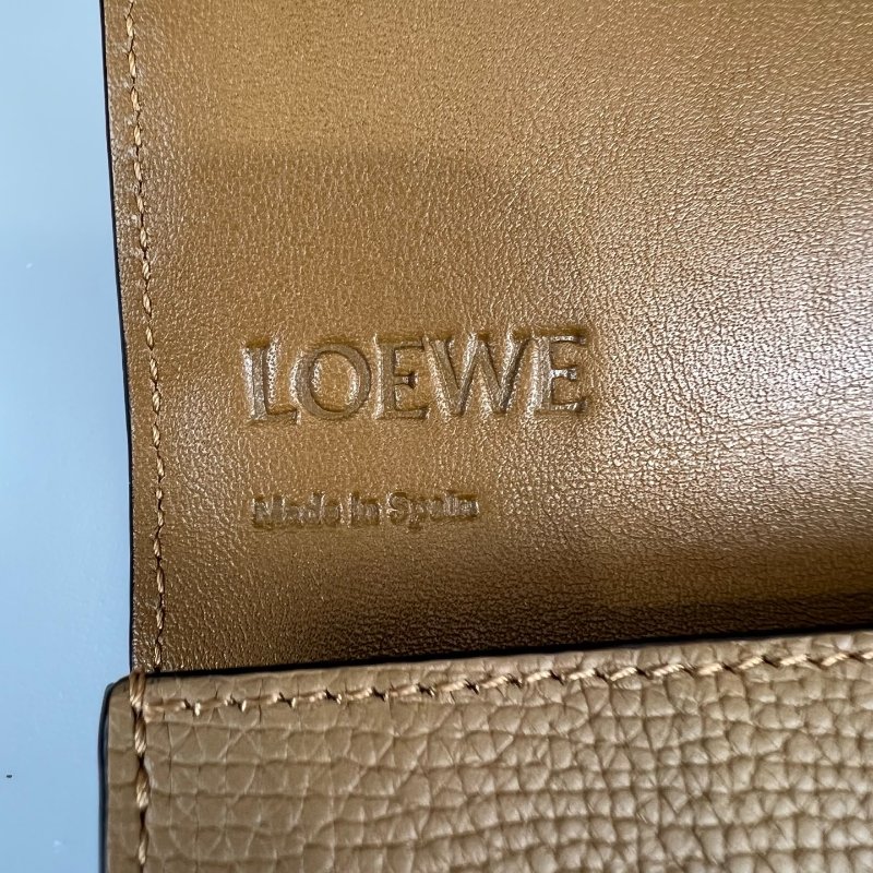 LOEWE  棕銀扣迷你小鍊包-7