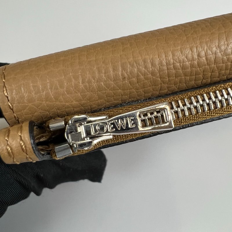 LOEWE  棕銀扣迷你小鍊包-8