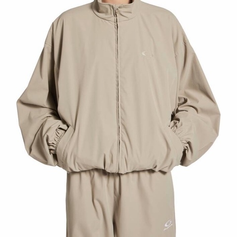 Balenciaga 女士 折疊式運動外套XXS XS S M L XL碼模特身高 180 釐米，穿 S 碼