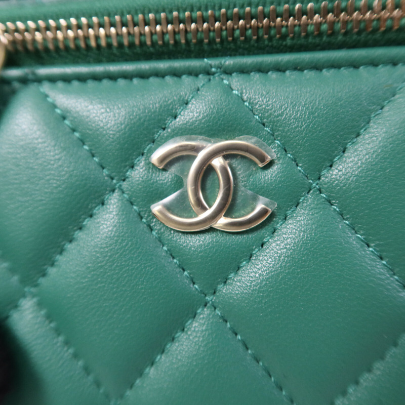 CHANEL 羊皮皮革Vanity Case金扣鏈帶肩背袋-6