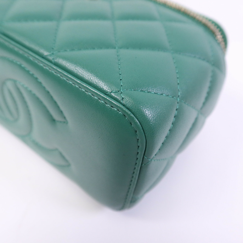 CHANEL 羊皮皮革Vanity Case金扣鏈帶肩背袋-10