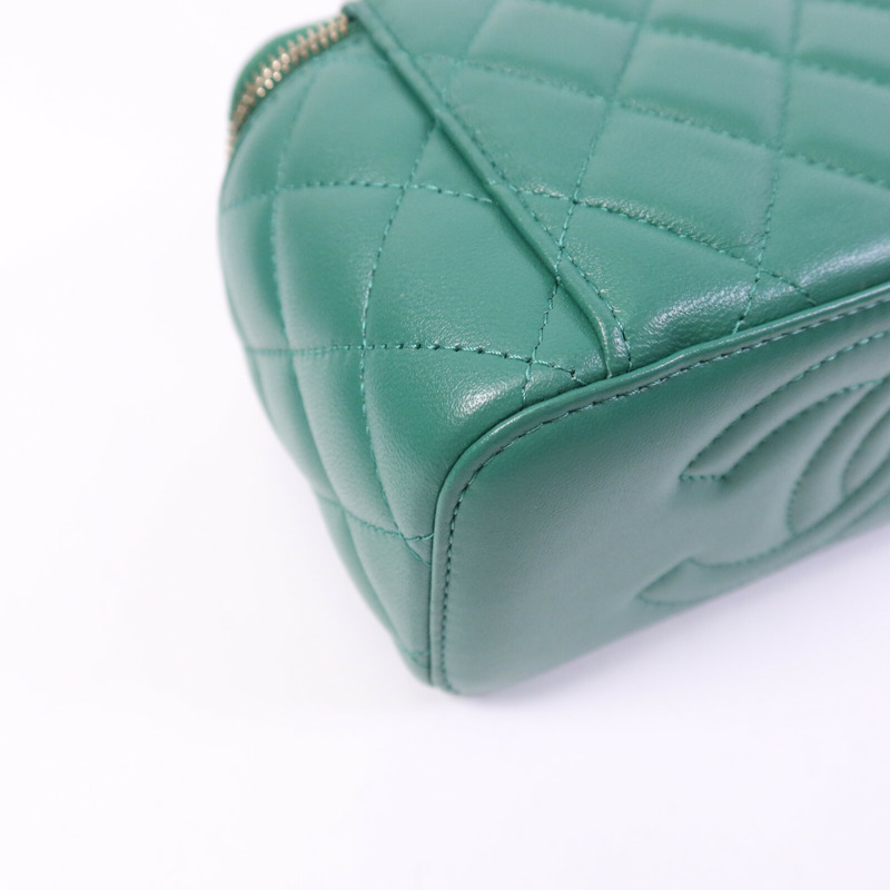 CHANEL 羊皮皮革Vanity Case金扣鏈帶肩背袋-13