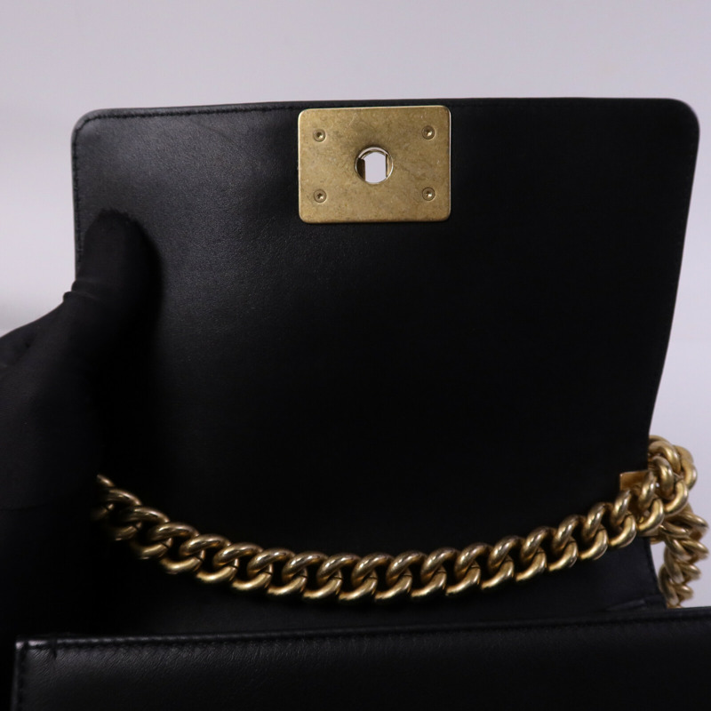 CHANEL 牛皮皮革Boy 20金扣鏈帶肩背袋-14