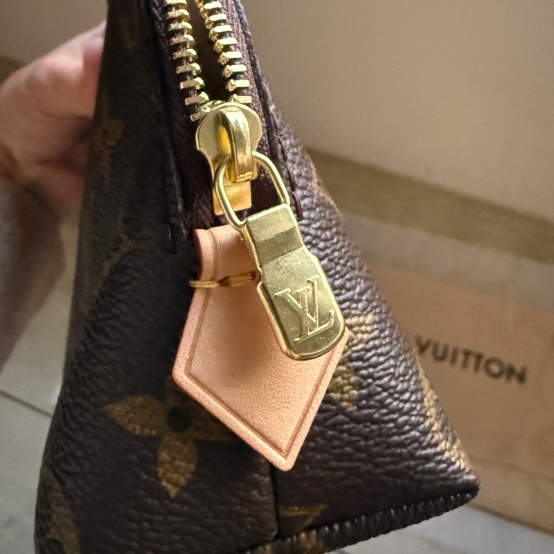 【全新】LOUIS VUITTON 經典老花化妝包PM-9