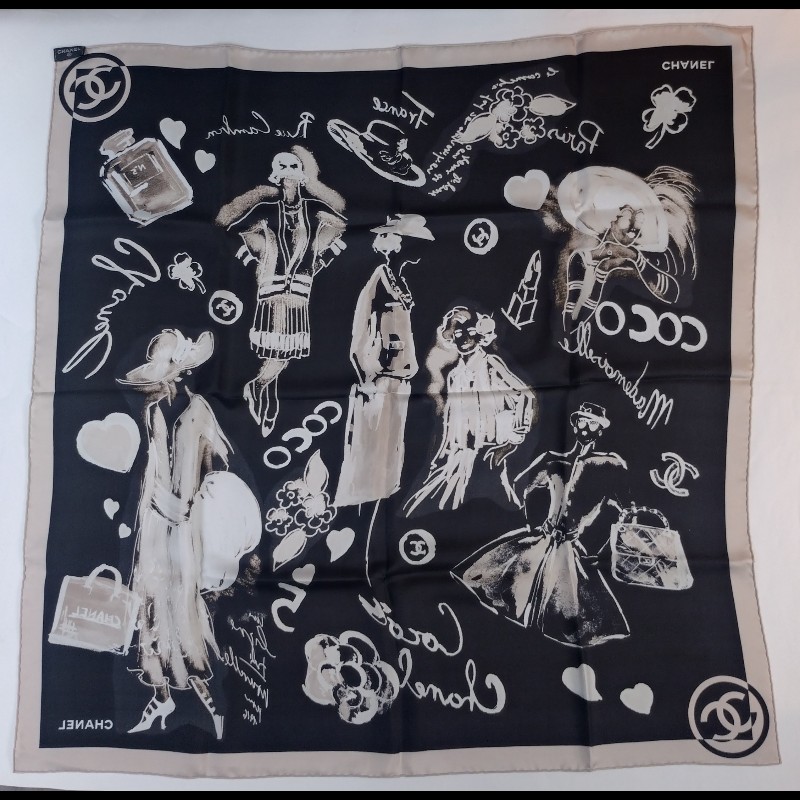 Chanel 黑白Coco 夫人素描圖方絲巾 90-1