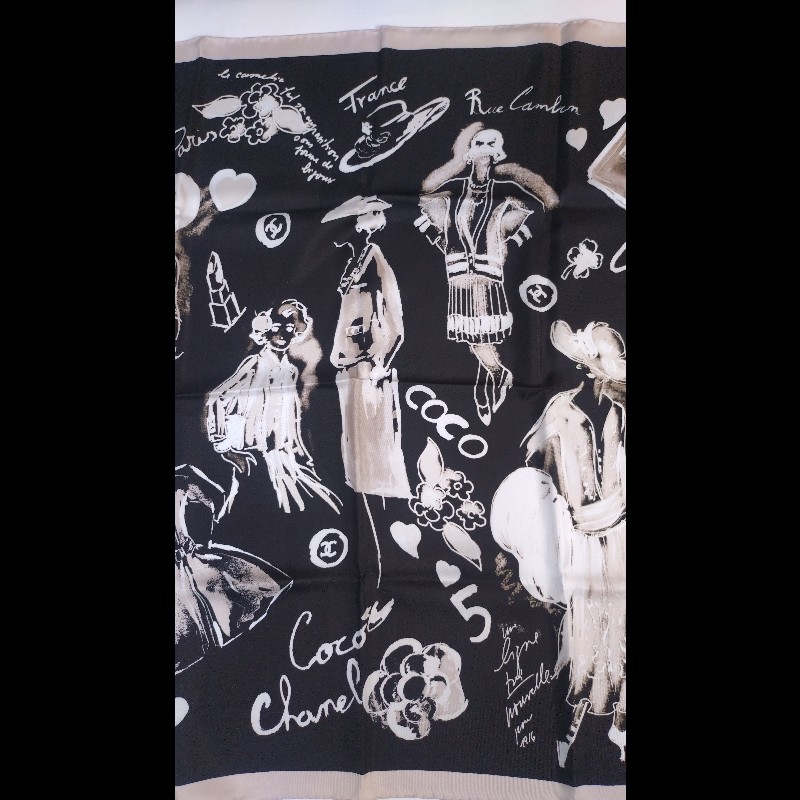 Chanel 黑白Coco 夫人素描圖方絲巾 90-4