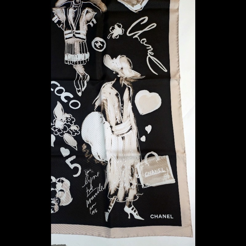 Chanel 黑白Coco 夫人素描圖方絲巾 90-5