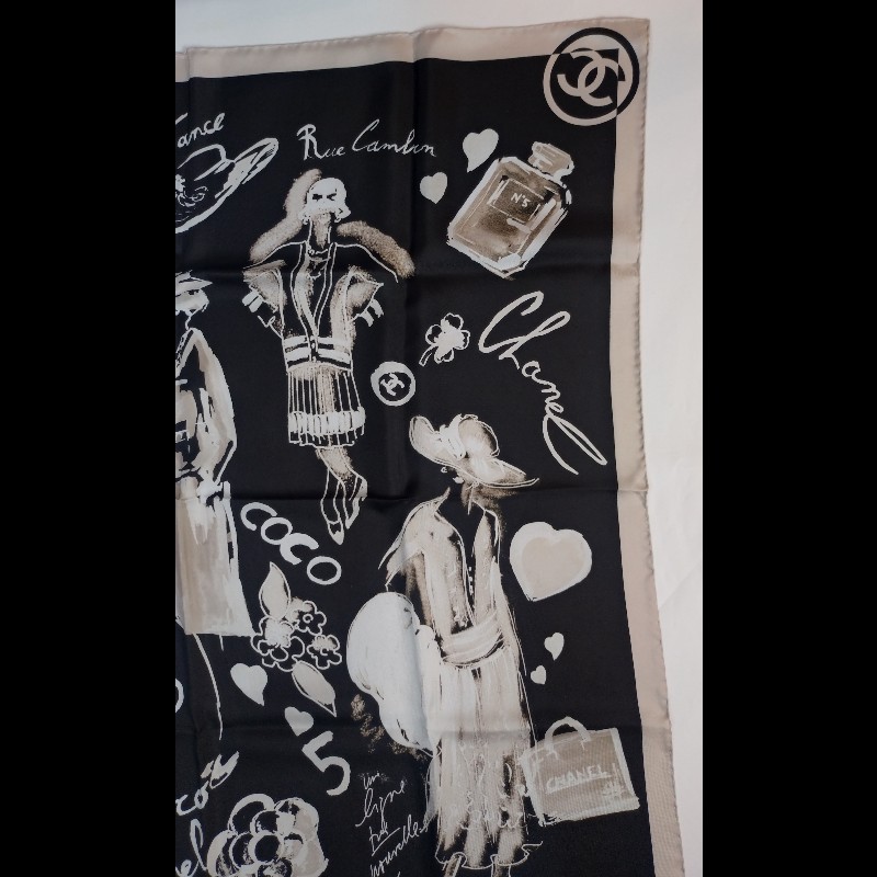 Chanel 黑白Coco 夫人素描圖方絲巾 90-9