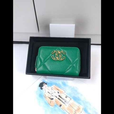 Chanel 19系列綠皮革拉鍊短夾